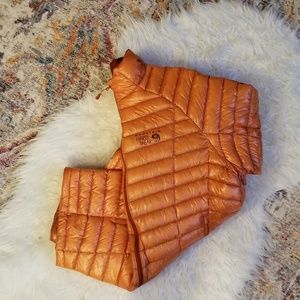 MENS PACKABLE JACKET.